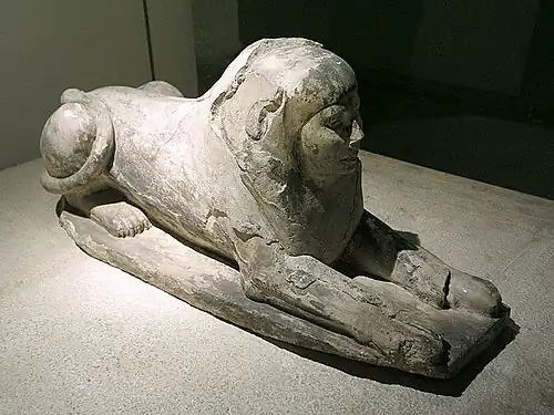 Sphinx au nom de la reine Hétep-Hérès II, trouvé dans le complexe funéraire de Djédefrê à Abou Rawash.