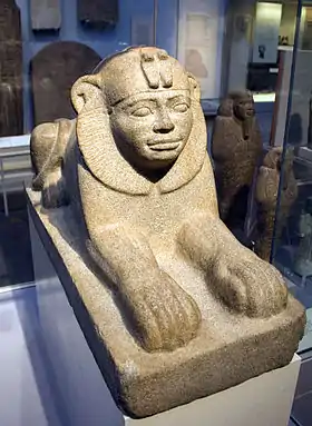 Vue de face du sphinx de Taharqa