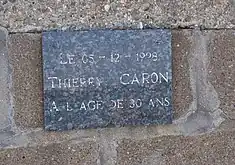 2008 - Plaque commémorative le long de la jetée menant au phare.