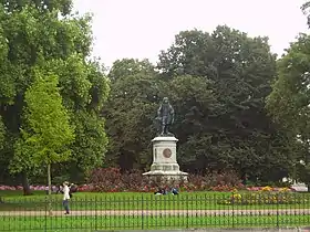 square et statue de Colbert.