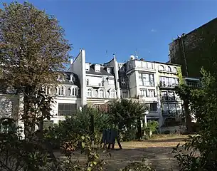 Terrain de tir à l'arc à l'arrière des immeubles du square de l'avenue Foch.