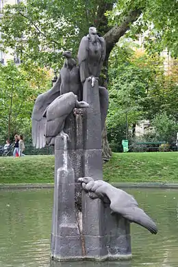 Les Vautours (1930), Paris, square des Batignolles.