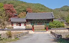 La porte au pilier unique de Ssangbongsa (en) dans le Jeolla du Sud