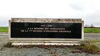 Stèle à la mémoire de la 7e division d'infanterie coloniale