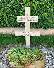 La stèle sur le lieu de décès de Marcel Julien.
