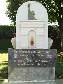 Stèle en mémoire du sacrifice américain à Montgardon.