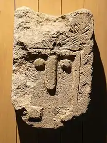 Stèle en calcaire (Cavaillon, Vaucluse), vers le IVe millénaire av. J.-C.