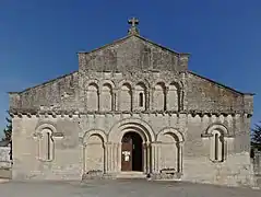 L'église Sainte-Eulalie : façade.