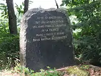 La stèle commémorative située proche du château de la Bélinaye.