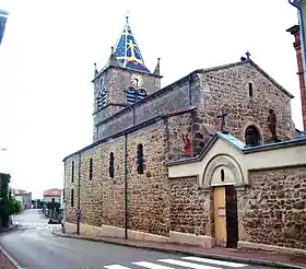 L'extérieur nord de l'église, avec l'entrée du Campo Santo.