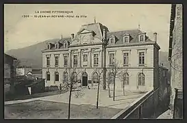 La mairie.