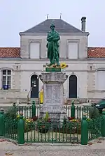 Poilu écrasant l'aigle allemand (d) (monument aux morts)