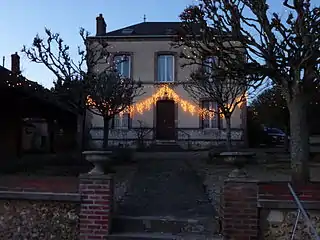 L'ancienne mairie,maintenant salle des fêtes.