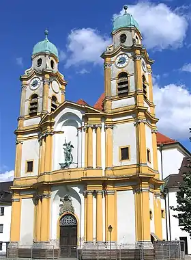 Vue de la façade de l'église