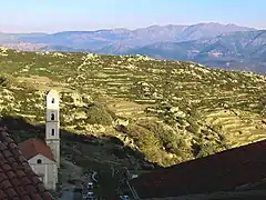 Vue vers l'est depuis le haut du village.