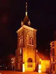 L'église sous éclairage de fête, façade...