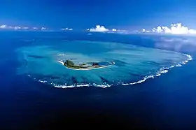 Vue aérienne de l'atoll Saint-François avec l'île Saint-François au premier plan.