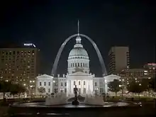 L'Old Courthouse et la Gateway Arch.