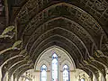 Plafond de l'église à charpente en asseaux, typique du gothique anglais