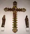 Crucifix entouré de la Vierge et de saint Jean (Schleswig-Holstein), noter les symboles des quatre évangélistes aux quatre coins de la Croix.