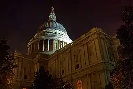 Image large-gamme de la cathédrale Saint-Paul de Londres à partir de 9 expositions.