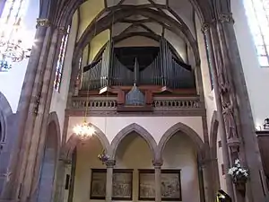 L'orgue et le quadriptyque de la vie de st-Pierre.