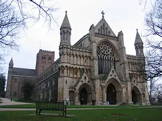 La cathédrale vue de face.