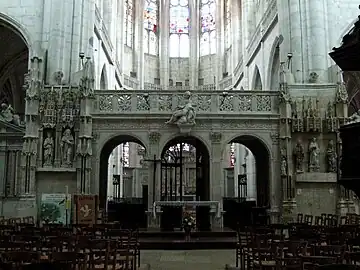 Jubé ouvert à trois arcades de l'église de Saint-Florentin.