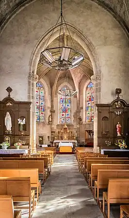 Intérieur de l'église, vue depuis l'entrée.