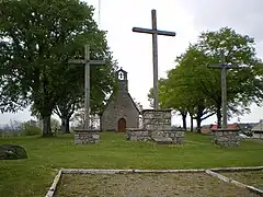 La chapelle au sommet du Puy Saint-Laurent.