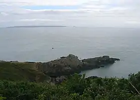 Vue de la pointe orientale de la péninsule de Jerbourg et de l'île de Sercq.