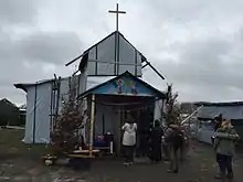 Vue d'une église dans le camp.