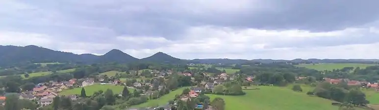 vue depuis l'église vers les jumeaux (drone)