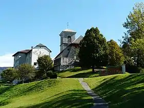 Le site prieural vu de l'ouest.