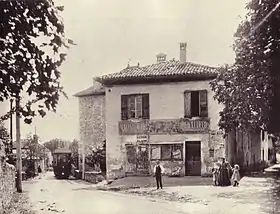 Le tramway traverse Saint-Vincent-de-Mercuze.