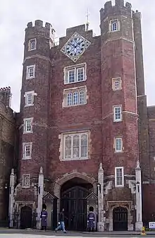 L'entrée principale du palais Saint James de Londres.