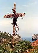 1983, Le barbelé du Christ, assemblage, hauteur : 250 cm, la côte cantabrique