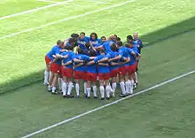 Photo de l'équipe du Stade français, en cercle, au Parc des Princes en 2005