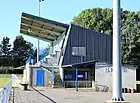 Les tribunes du stade de football.