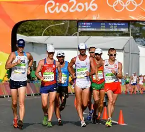 Description de l'image Staff Sgt. John Nunn race walks at Rio Olympic Games (29015273571).jpg.