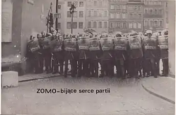 Membres de la ZOMO pendant l'État de siège en Pologne de 1981 à 1983