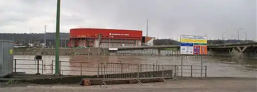 Vue du stade de Sclessin du Standard de Liège, depuis le port d'Ougrée.