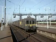 Une rame Standard vue à Pont-Cardinet sur les voies du groupe II en septembre 1976.