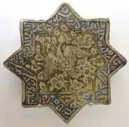 Carreau avec phénix, Kashan, XIVe siècle, Doris Duke Foundation for Islamic Art.