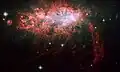 On peut voir deux amas d'étoiles massives à gauche du centre de cette image captée par le télescope spatial Hubble.