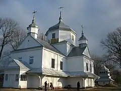 Eglise de la Nativité, classée et son clocherà Stary,