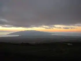 Vue du Mauna Kahalawai depuis les pentes du Haleakalā au sud-est.