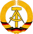 Deuxième emblème de la RDA (1953-1955).