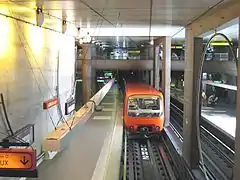 Rame de métro dans la station « Gorge de Loup ».