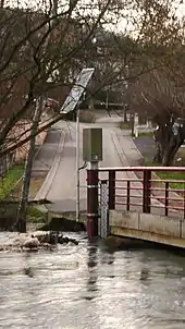 Le pont des Patureaux et la station hydraulique.